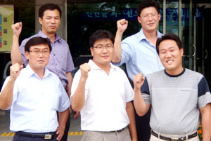 올해 군위에서 발생한 살인 등 강력사건을 모두 해결한 군위경찰서 강력팀. 이희대기자
