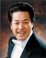 박정희 역의 테너 손정희