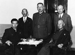 안중근 의사의 가족. 부인 김아려와 딸 현생(오른쪽), 아들 분도. 러시아로 망명하기 직전인 1909년쯤으로 추정된다.