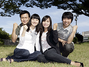 영남대 유학 중 이마트 글로벌 인턴으로 선발된 중국인 학생들(사진 왼쪽부터 쟝준량, 요우팅, 팡시엔후와, 리항위)