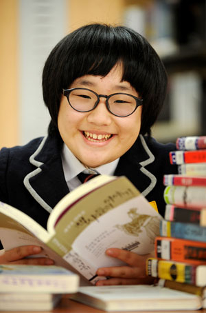 이달 열린 전국 국어 능력 평가 대회에서 최고상을 받은 박세은양은 책읽기의 즐거움이 최고라고 했다. 이채근기자 mincho@msnet.co.kr