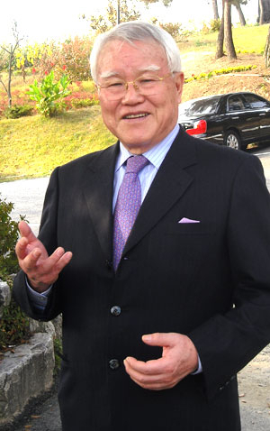 유인걸 성천문화재단이사장은 인문학의 바탕이 되는 