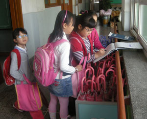 Picture : The Self-service Umbrella Program has greatly enriched the students