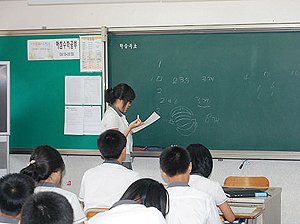 화원중 학생들이 아침수학공부를 시작한 지 1년 만에 상당한 실력 향상 효과를 거두고 있다.