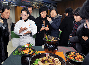 영주시는 최근 향토 음식 개발·발굴 용역 최종 보고회와 시식회를 열었다.
