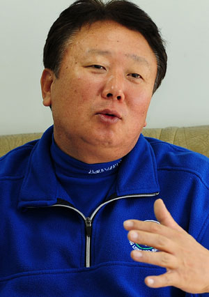 선동열 삼성 라이온즈 감독이 6일 경산 볼파크에서 올 시즌 구상을 밝히고 있다. 성일권기자 sungig@msnet.co.kr