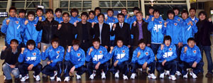 대구FC 선수단이 13일 터키의 안탈리아로 전지훈련을 떠나기 전 인천국제공항에서 각오를 다지고 있다. 대구FC 제공