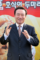 호식이 두마리 치킨, 최호식 회장
