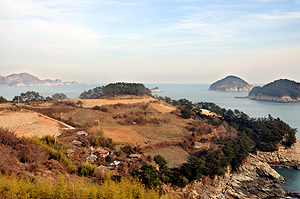 욕지도의 크고 작은 마을들은 바다와 섬을 