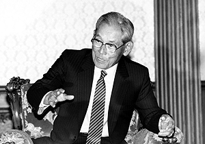 일본 이코노미스트지와 인터뷰를 하고 있는 호암. 1985년 10월19일.