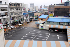 옛 대구극장을 헐고 지은 한 유료 주차장. 대중교통전용지구 개통 이후 직격탄을 맞아 사실상 영업을 중단했다. 이채근기자 mincho@msnet.co.kr