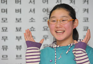 예능둥이 김민지양이 한국방송연극영화예술원 대구지원에서 발성 및 노래 연습을 하고 있다.