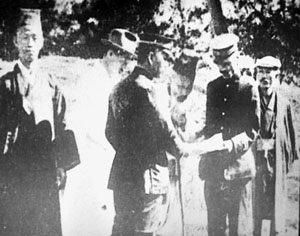 1910년대 일본인 관리들 모습.