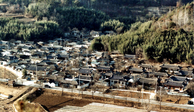 고령개실마을(위), 신라불교 초전지마을(초전지마을 홈피사진)입니다