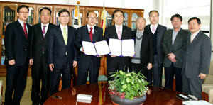 안동시와 경북대는 3일 백조공원 조성사업 추진을 위한 양해각서(MOU)를 체결했다.