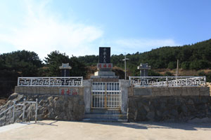 영덕 영해면 대진해수욕장 남쪽에 있는 도해단, 영양 출신 김도현이 1914년 동짓날 이곳에서 순국했다.