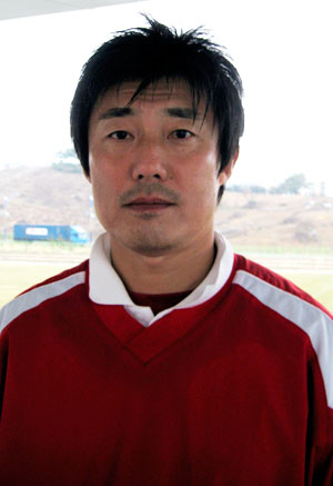 미식축구 국가대표팀 감독을 맡은 재일교포 3세 김용수씨. 최두성기자