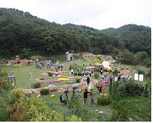 문화콘텐츠지원센터 등 인프라를 구축하고 영화와 드라마 제작을 적극 지원하는 등 경상북도가 영상문화산업의 메카로 떠오르고 있다. 디지털 영상콘텐츠(안동) 구축 서비스 화면, 봉화의 인형 드라마 