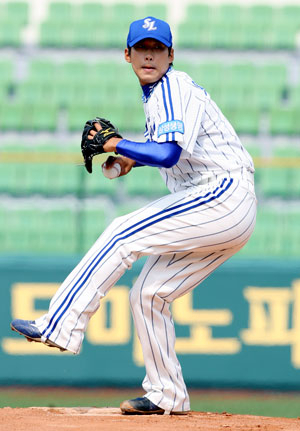 삼성 에이스 윤성환은 27일 LG전에서 개막전 승률 100%(4연승)에 도전한다. 삼성 라이온즈 제공
