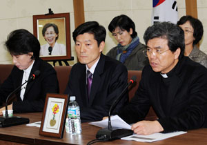 일본군 위안부였던 고(故) 김순악 할머니의 유지에 따라 일본군 위안부 역사관 건립이 추진되고 있다. 추진위원회는 25일 오후 대구시의회에서 경과보고회를 시작으로 본격적인 활동에 들어갔다. 이채근기자 mincho@msnet.co.kr
