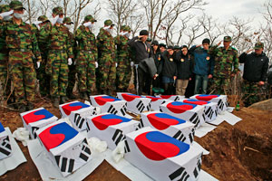 6·25 전쟁 발발 60주년을 맞아 대구예술대 학생들은 최대 격전지였던 칠곡 다부동지역에서 육군 50사단 장병들의 전사자 유해 발굴에 동참했다.