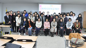 플루트 연주와 일본어 회화를 가르치는 상주공고 지역사회학교 프로그램이 주민들로부터 인기를 끌고 있다.
