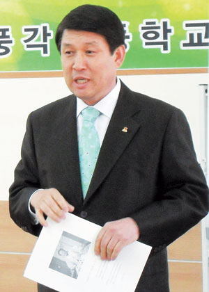 ▲청도 풍각초교 이창상 총동창회장이 