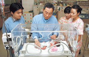 ▲신생아학의 1세대인 파티마병원 이상길 의무원장은 신생아 치료수준을 한단계 끌어올렸다.