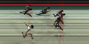 19일 대구스타디움에서 열린 2010 대구국제육상대회 여자 100m 허들에서 버지니아 파월(미국)과 롤로 존스(미국), 페르디타 페리시엔(캐나다) 등 3명 선수가 간발의 차이로 결승선을 통과하고 있다. 사진 판독 결과 파월(12초77)이 존스(12초78)와 페리시엔(12초80)에 각각 0.01초, 0.03초 앞섰다. 이호준기자 hoper@msnet.co.kr 2010 대구국제육상대회 조직위원회 제공