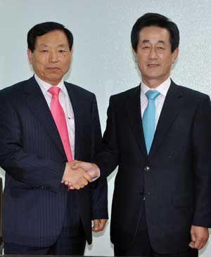 김구석(사진 좌측) 이영우(右)