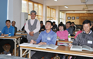 지난달 29일 열린 영천 자양면 보현자연수련원의 전원생활 체험학교에 참여한 도시민들. 영천·민병곤기자