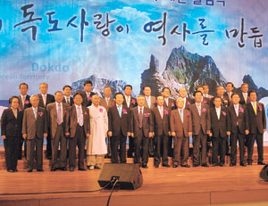▲지난해 6월 18일 도민 등 1천200여명이 참석한 가운데 열린 (재)안용복재단 출범식 모습.
