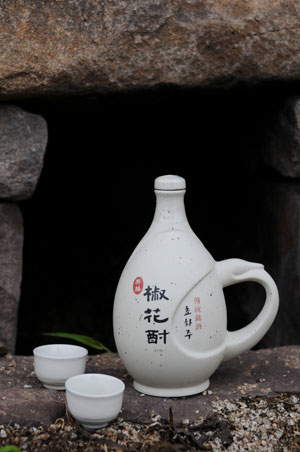 41도짜리 도자기병 초화주.