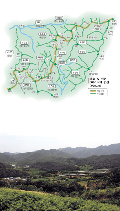 육동 구간이 끝나는 맨 남쪽 지점서 뒤돌아본 육동 쪽. 저 멀리 동곡능선, 그 앞으로 육동을 둘로 가르는 중간능선, 더 앞으로 가척리 공간이 보인다.