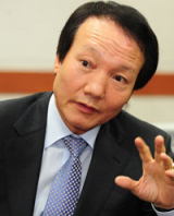 정명필 대구염색산업단지관리공단 이사장은 원료비 절감 등을 통해 입주 업체에 제공하는 증기요금을 인하하는 등 경영합리화에 힘쓰고 있다. 성일권기자 sungig@msnet.co.kr