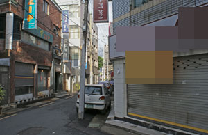 계명대가 성서로 이전하면서 침체된 계명대 대명동 캠퍼스 정문 인근에 위치한 분식골목. 이 곳에서 벽화 그리기를 통해 상권을 살려보자는 움직임이 일고 있다.