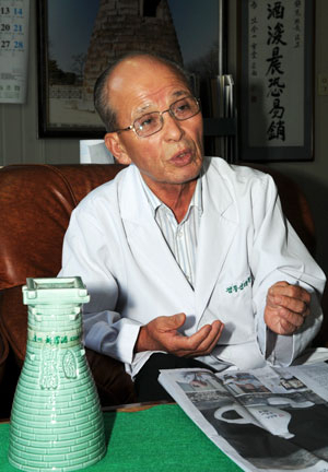 경주 황금주 창업자인 이진완(78) 옹이 14도인 발효주 황금주와 30도인 증류주 신라주는 발효주인 포도주를 증류해 프랑스 꼬냑을 생산하는 것과 똑같은 관계라고 설명하고 있다.
