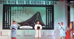 ▲최양식 경주시장(가운데)과 권영세 안동시장(왼쪽), 김일헌 경주시의회 의장이 