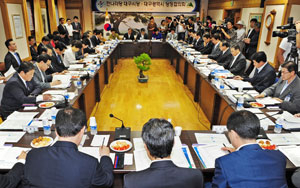 10일 오후 대구시청 상황실에서 한나라당 대구시당과 대구시의 당정협의회가 열렸다. 성일권기자 sungig@msnet.co.kr