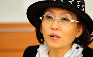 박성경 이랜드그룹 부회장은 15일 오전 동아백화점 쇼핑점의 새단장 오픈 행사에 참석해 유통업에 지속적인 투자 계획을 밝혔다. 우태욱기자 woo@msnet.co.kr