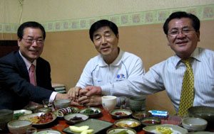 왼쪽부터 김주영 영주시장, 장윤석 국회의원, 전동호 전 경북도의회 의장