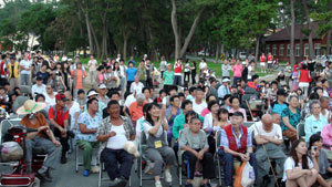 올해로 창립 29년이 된 참길회는 자유, 평등, 정의의 혜택이 모든 사람에게 나눠지는 함께 살아가는 사회를 만들기 위해 노력하고 있다. 지난 여름 국립 소록도병원을 찾아 행사를 하는 모습.