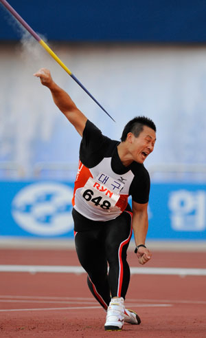 10일 경남 진주종합경기장에서 열린 육상 창던지기 남자일반부 결승에서 박재명(대구시청)이 전력을 다해 창을 던지고 있다. 우태욱기자 woo@msnet.co.kr