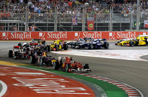 오는 22일부터 3일간 전남 영암 F1서킷에서 열리는 코리아그랑프리는 2010년 F1의 열 일곱 번째 대회다. 사진은 지난 9월 26일 열린 싱가포르 그랑프리 결승전 장면. 나명주기자 mjna@kwangju.co.kr
