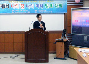대구 청구고가 운영 중인 E.D.D 교육과정은 체계적이고 혁신적인 인성교육프로그램으로 평가받고 있다. 사진은 학생들이 E.D.D 수업 시간 중 자신의 꿈을 발표하고 있는 모습.