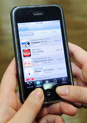 스마트폰이 대중화되면서 여행정보와 관련된 애플리케이션이 인기를 끌고 있다.