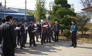 제주 농공미니클러스터 회원 기업체 관계자들이 10일 구미 고아농공단지를 둘러보고 있다. 구미시 제공