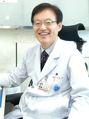 경북대병원 내분비내과 이인규 교수는 당뇨 및 갑상선 질환 치료뿐 아니라 신약 개발에서도 두각을 나타내고 있다.