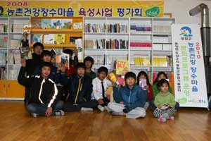 경북 봉화 춘양면에 문을 연 행복한 도서관 10호점(서벽1리), 11호점(도심2리). 농업경영인을 꿈꾸는 훈동이, 소설가를 꿈꾸는 현곤이, 역사학자가 되고픈 현성이, 축산학과 교수가 장래희망인 준식이도 모두모두 