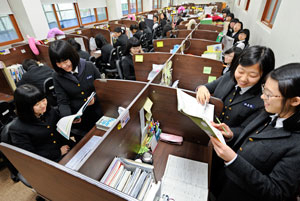 대구 유일의 기숙형 공립고인 포산고는 기숙사를 기반으로 2, 3년 만에 꼴찌 학교에서 학생들이 몰려드는 학교로 탈바꿈했다.